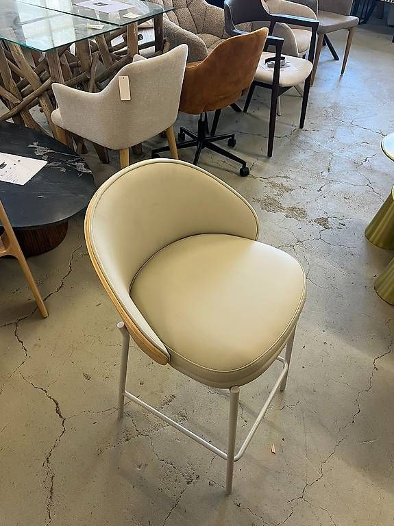 Kave Home Sgabelli: Kave Home Barhocker Eamy Kunstleder beige Eschenfurnier – Usato da Zollikofen venduto da uniqueroom 4