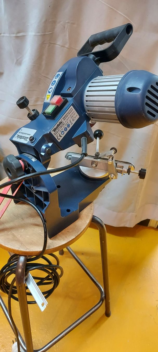 Aiguiseuses & polisseuses: Kettenschärfgerät Westfalia – D'occasion à Riken AG par ebufix