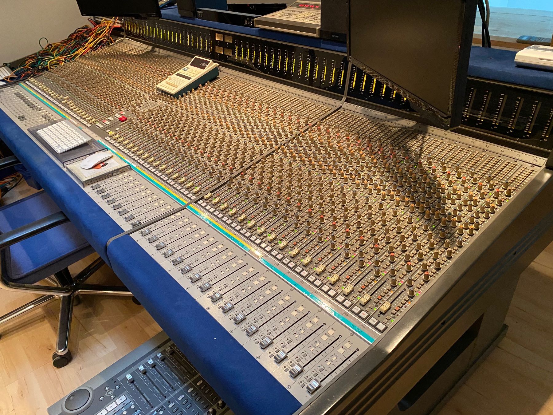 Tascam Mischpulte: Tascam M-700 56 MFA (Grösste Version) – Gebraucht aus Kollbrunn von Roman2995
