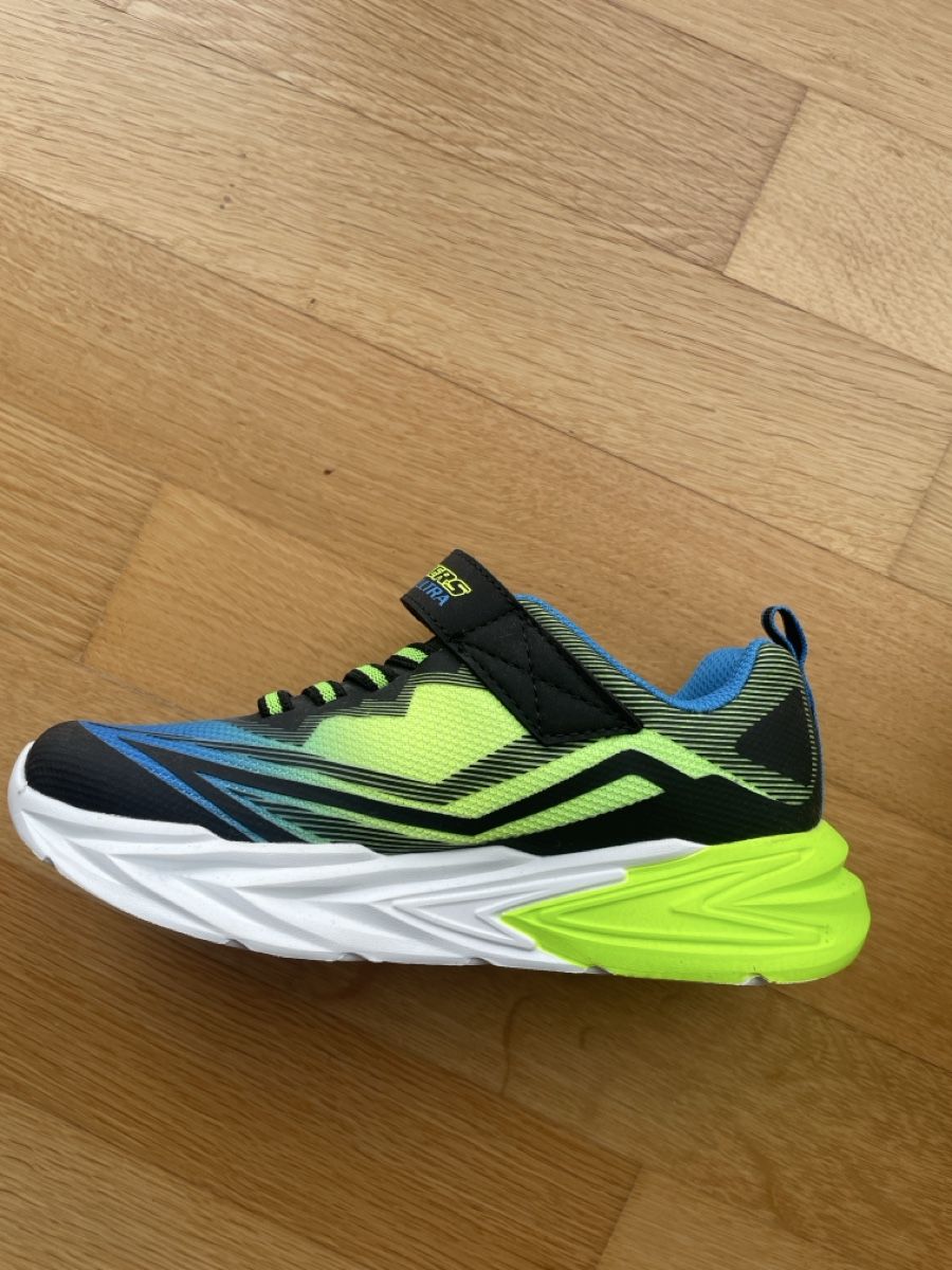 Skechers Scarpe da uomo: Skechers Sneakers Gr 33  – Usato da Uster venduto da lukas333 2