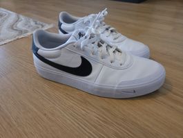 Nike Schuhe weiss Grösse 44 guter Zustand wenig getragen.