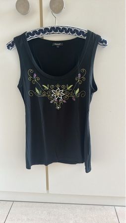 Damen Top schwarz mit Stickerei Grösse S wie neu