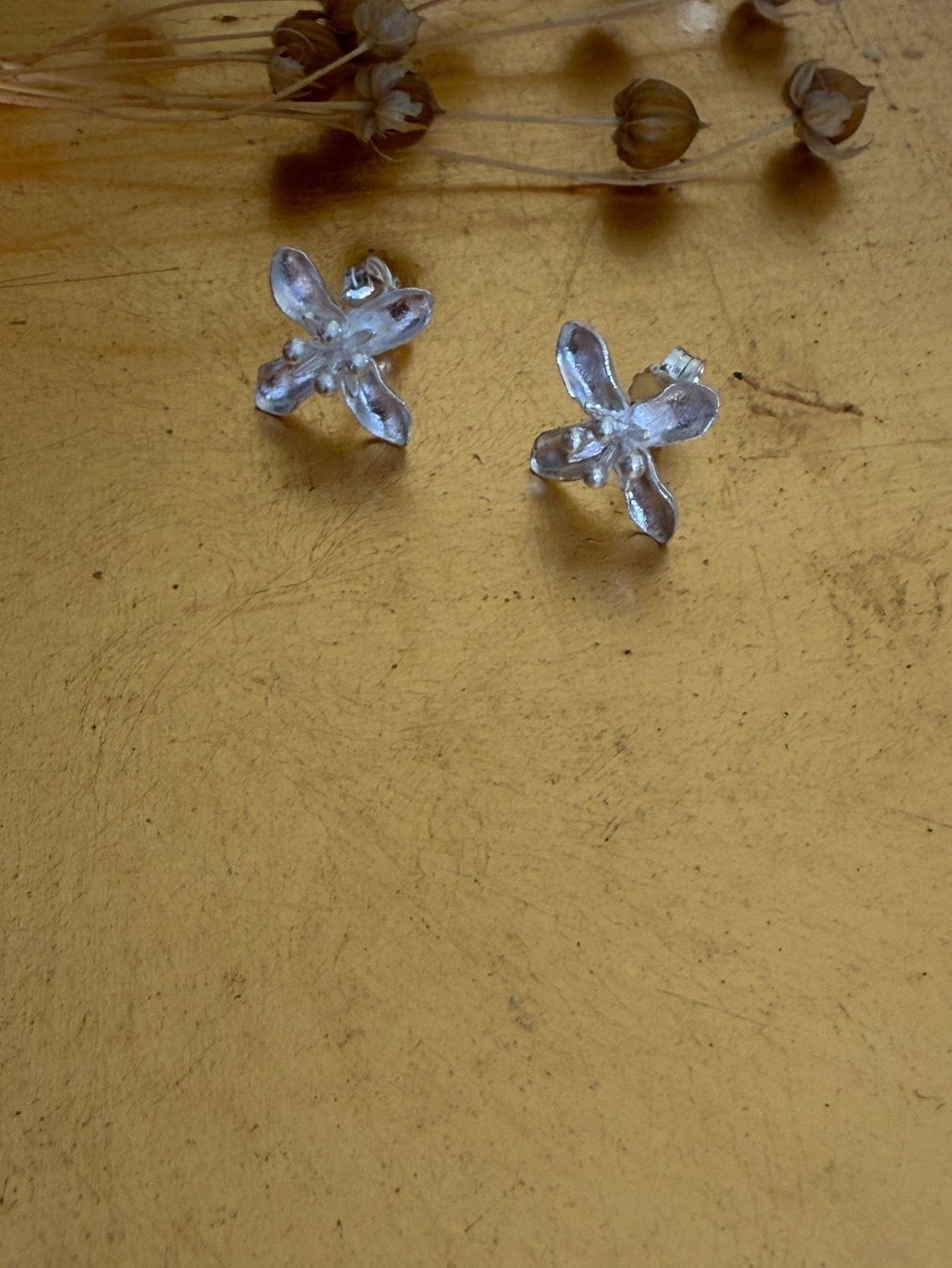 Orecchini pendenti & Orecchini a lobo: Schöne 925 Silber Ohrstecker " Blümchen" – Nuovo e nell'imballaggio originale da Maienfeld venduto da Cmicky 1