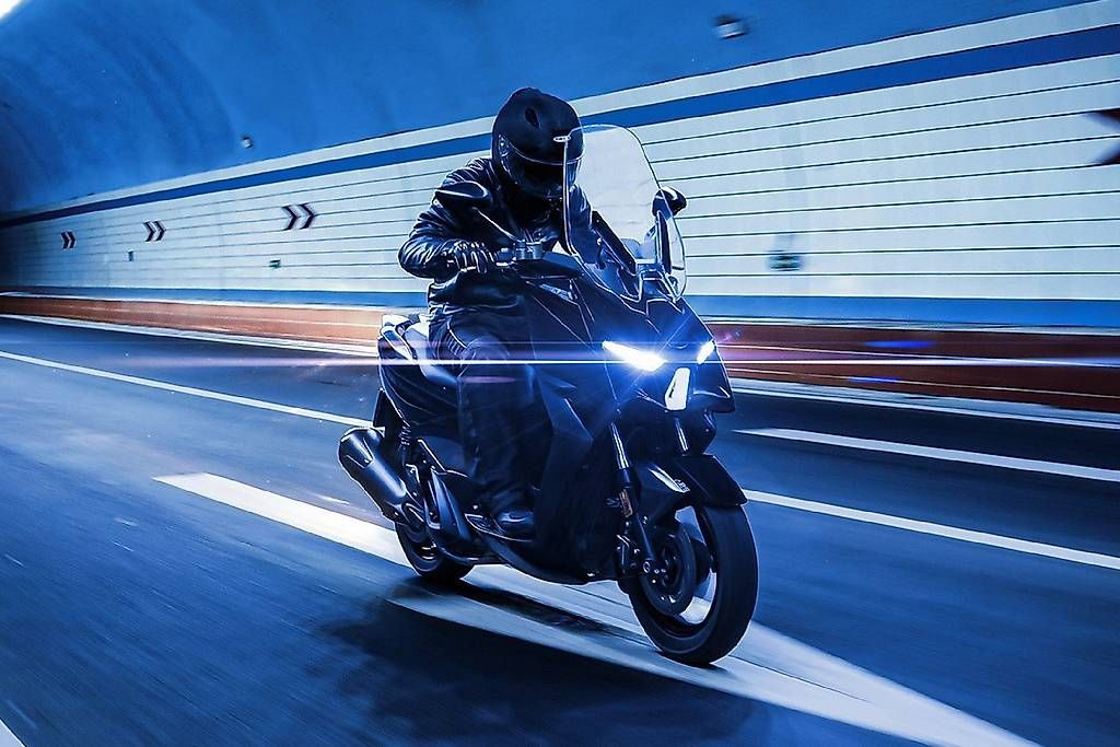 Scooter: Neuer Zontes Roller 310M in schwarz – Nuovo (secondo la descrizione) da Seewen SO venduto da Swiss-moto-bike 4
