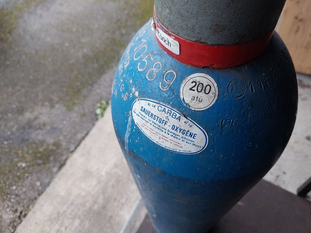 Gas-Geräte & -Technik: Schöne Sauerstoff Gasflasche gemäss Fotos – Gebraucht aus Kriens von Allerhand5 1