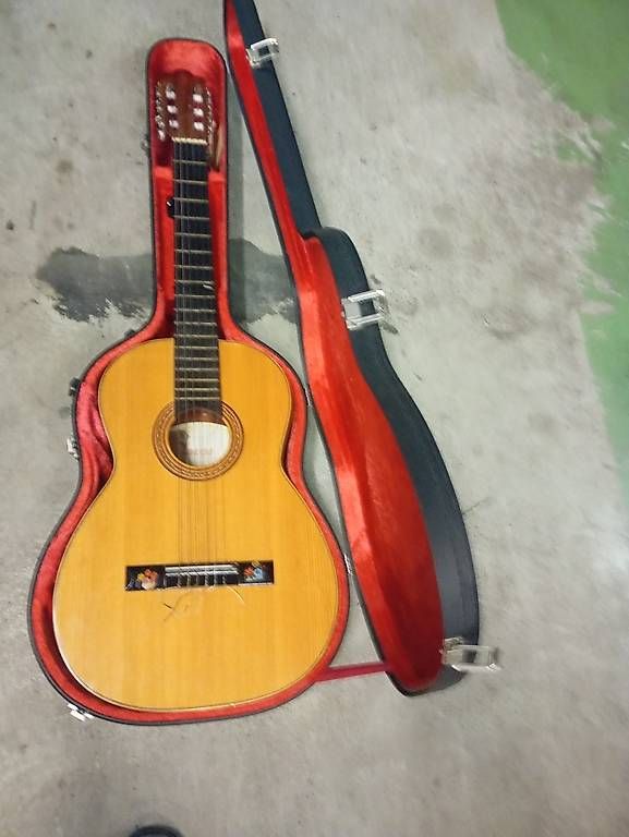Musikinstrumente: Konzert Gitarre Torres, Spanien – Gebraucht aus Basel von Petergunn