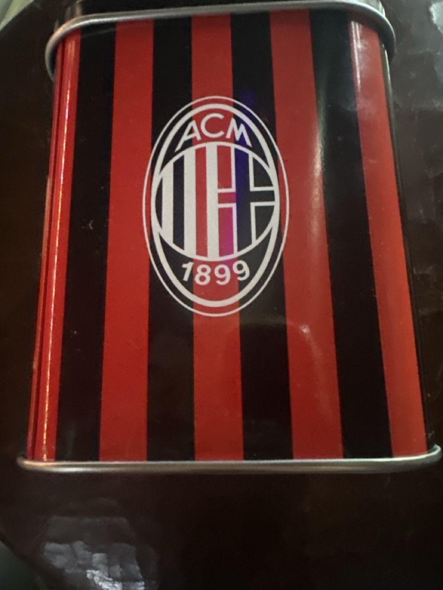 Altro in Decorazioni & Accessori: AC Milan Blechdose Dose Sammeldose gebraucht – Usato da Gersau venduto da Second-Hand-Shop 1