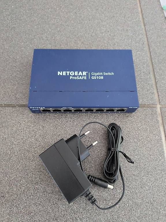 Hub & Switch: Netgear GS108 8-Port Gigabit Switch – Usato da Luzern venduto da distract