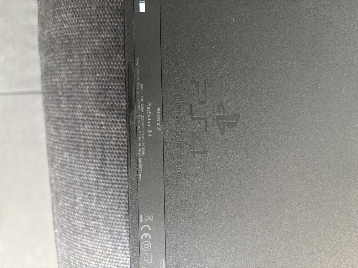 Sony Consoles: Sony PlayStation 4 Konsole mit Controller – D'occasion à Zofingen par chnuschti95 3