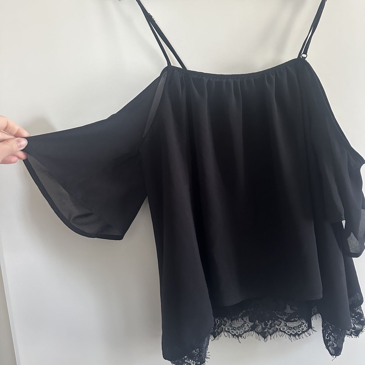 Vero Moda Camicette: ROMANTIC FEMININE OFF-SHOULDER BLOUSE – Usato da Zofingen venduto da JumpInVintage 2