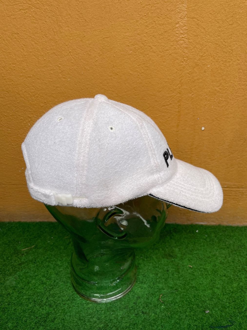Chapeaux, bonnets & casquettes: Casquette Playboy blanche en tissu éponge – D'occasion à Zürich par le_souk 1