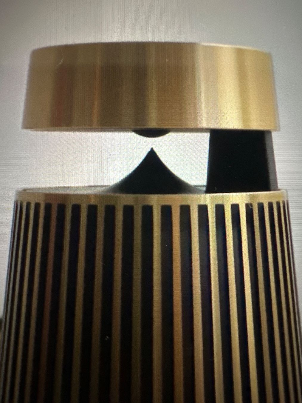 Bang & Olufsen Casse acustiche: Beosound 2, 3rd Gen. Gold tone – Nuovo (secondo la descrizione) da Riggisberg venduto da gee_carlito 1