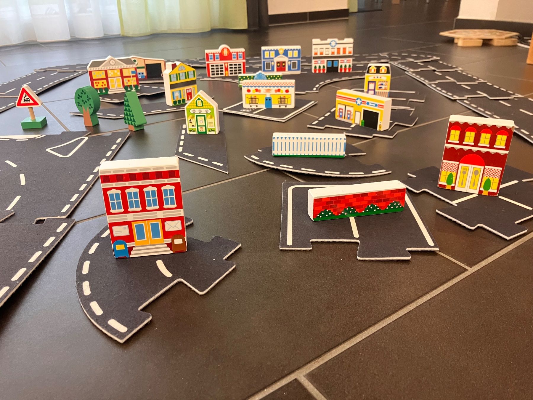 Giocattoli: Strassenbausatz mit Stadt – Usato da Benken SG venduto da Nicae19 1