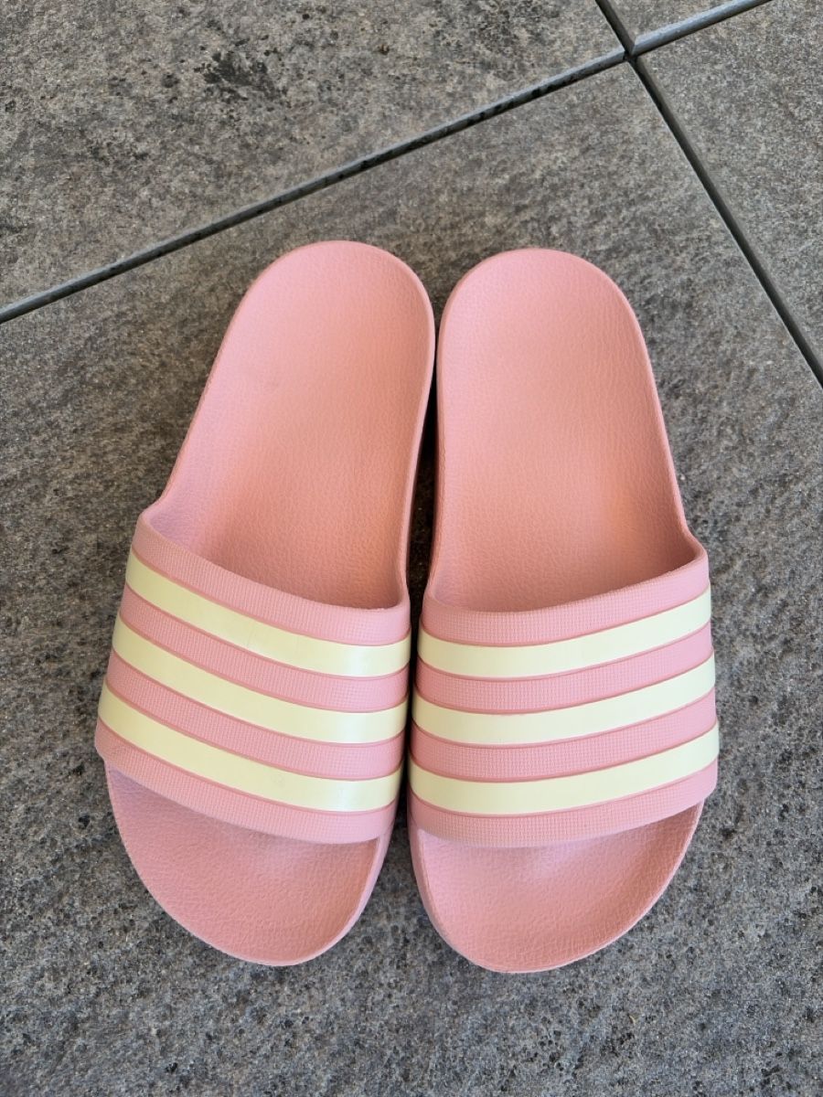 Adidas Scarpe da donna: Adidas Badeschuhe rosa / Gr. 5 / 37/38  – Usato da Oberkirch LU venduto da moia76