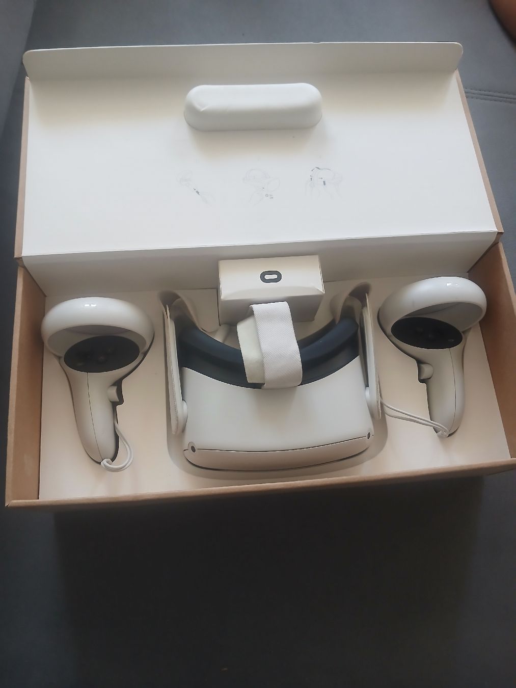 Meta Casco VR: VR Brille Meta Quest 2 mit Controllern – Usato da Pieterlen venduto da Ya0527yl