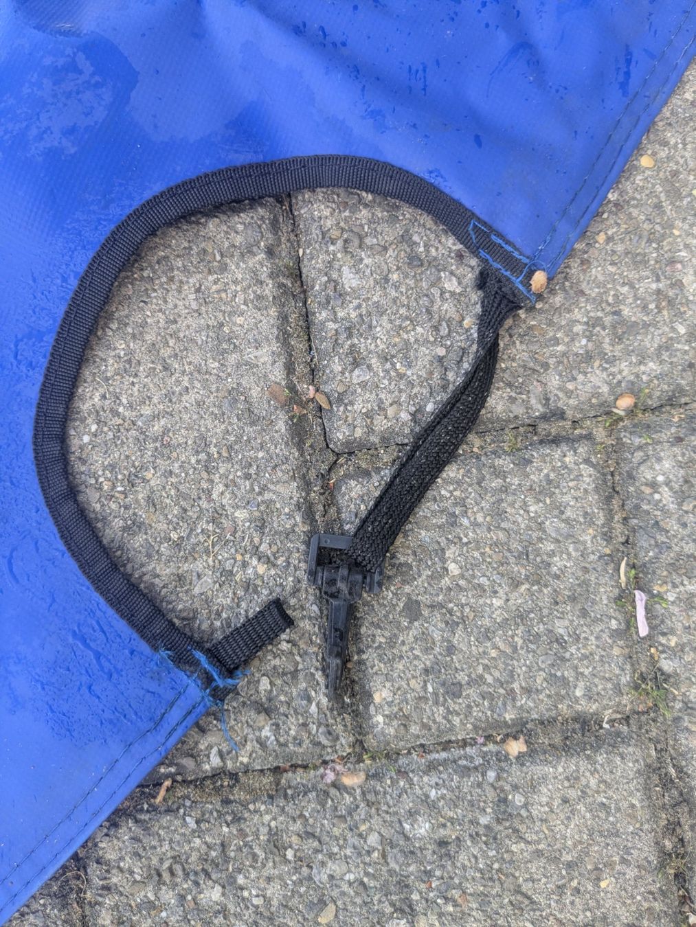 Bea Trampolini: Trampolinabdeckung 3.25m Durchmesser – Usato da Seuzach venduto da Gajos 1