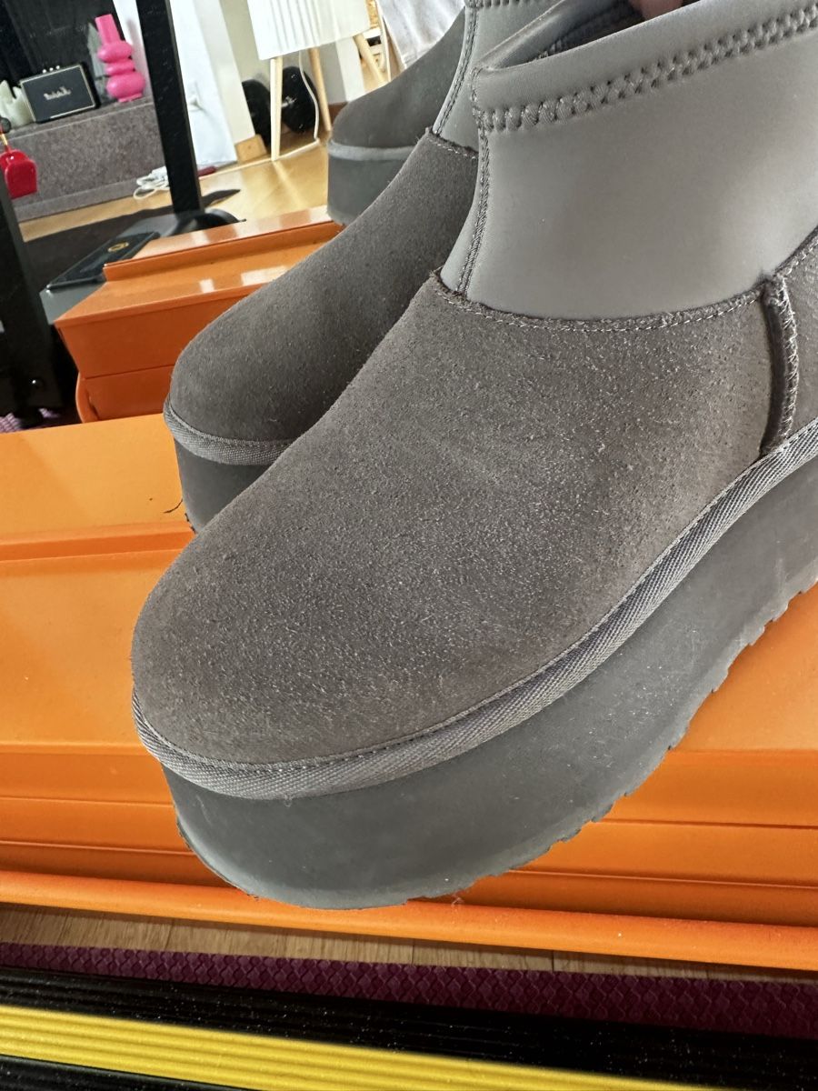 Ugg Scarpe da donna: UGG CLASSIC MINI DIPPER boots snow Plateaustiefelette Zara – Usato da Zürich venduto da Lotta1509 5