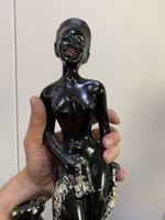 Dekorative Frauenfigur mit Vase schwarz 42 cm Zustand gut