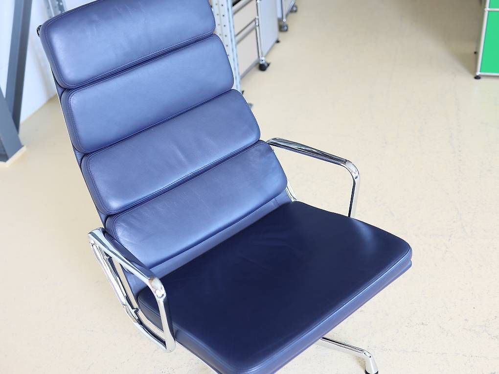 Vitra Sessel: VITRA Soft Pad Sessel EA 222 in Dunkelblauer Farbe – Gebraucht aus Meinisberg von atelier_TILIJA 4