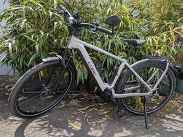 CUBE KATHMANDU HYBRID 45 750, absolut neuwertig