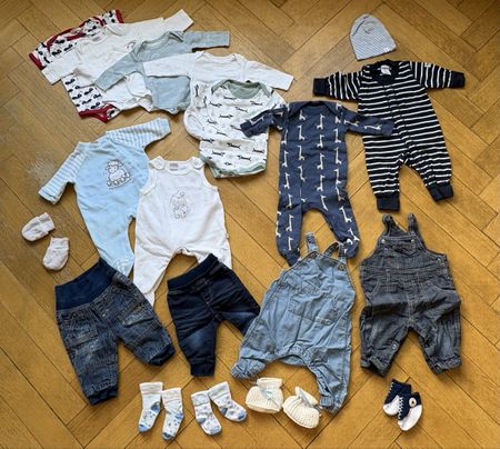 Süsses Kleiderset Babyboy Newborn Gr. 50-56
