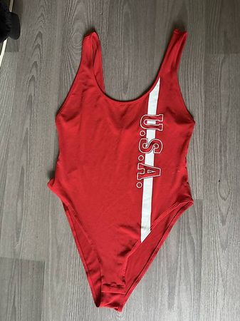 Body rouge USA  H&M Divided  Taille M