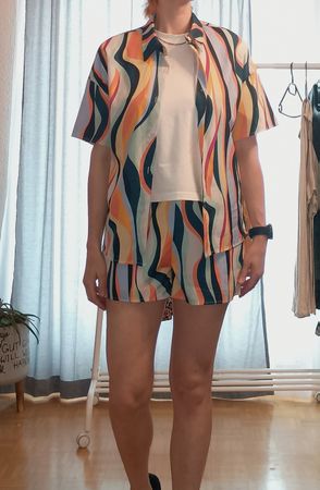 Damen Set Hemd und Shorts bunt gemustert Grösse S guter Zust