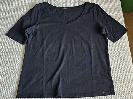 Nile ~  T-Shirt mit V-Ausschnitt