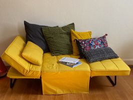 Klapp-/Schlafsofa, gelb (OHNE Kissen !!!)