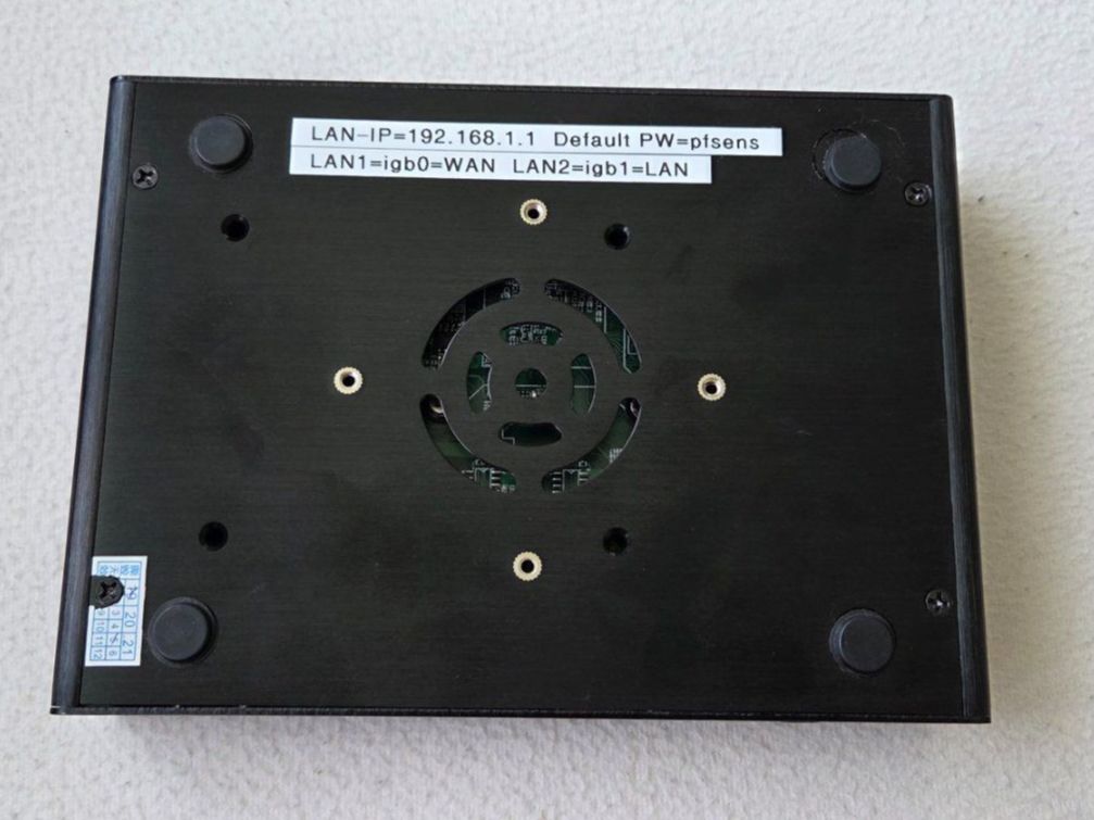 Firewall: PfSense J1900 Firewall Router mit 4 Ports – Usato da Steinhausen venduto da Gullypoint 2