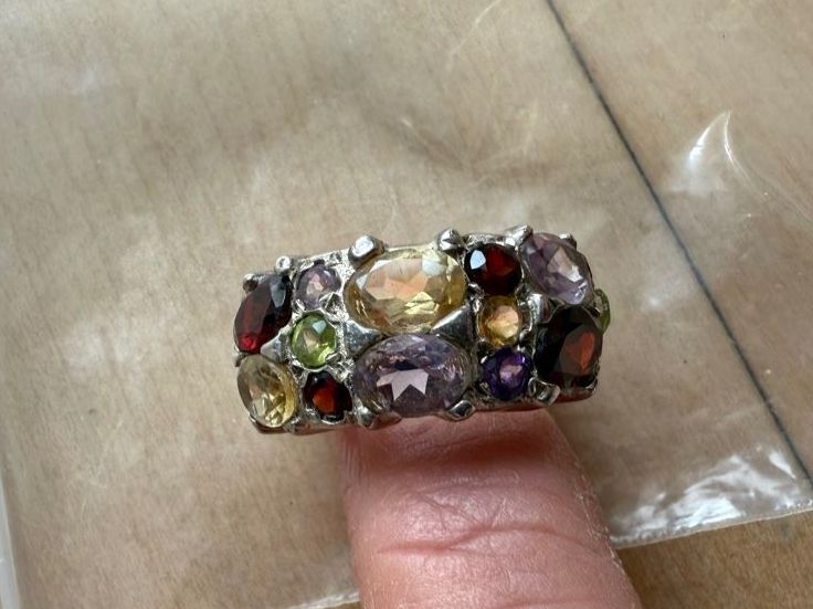 Ringe: Ring mit 18 farbigen Steinen aus Hampi - Indien – Gebraucht aus Uster von Schangnau87 4