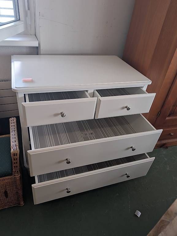Commodes: Weisse Kommode mit 4 Schubladen – D'occasion à Pratteln par Cartonsducoeur_bl 1