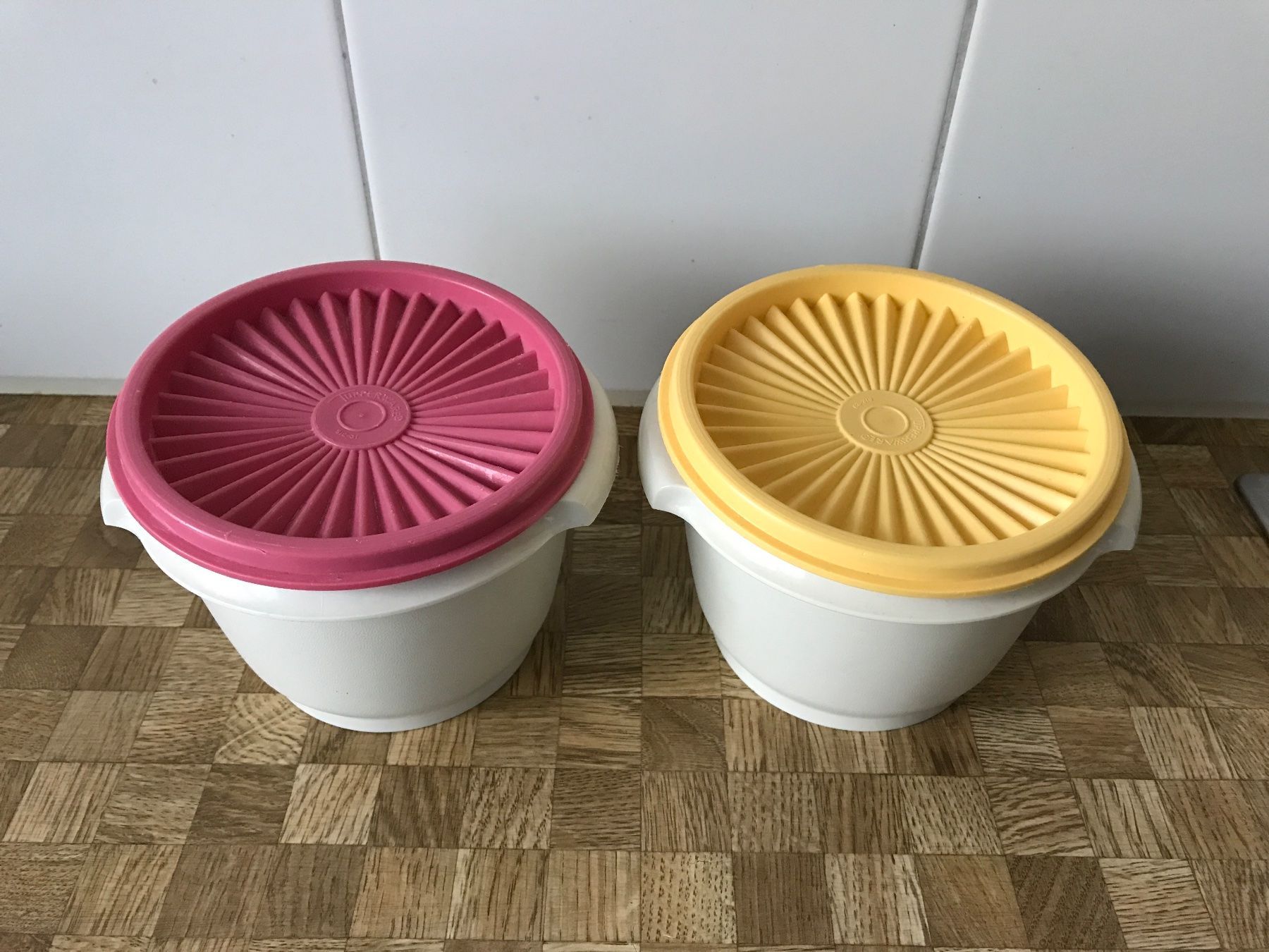 Tupperware Contenitori & Simili: Tupperware.   2 Schüsseli mit Sonnendeckel – Usato da Birmensdorf ZH venduto da Hilhan