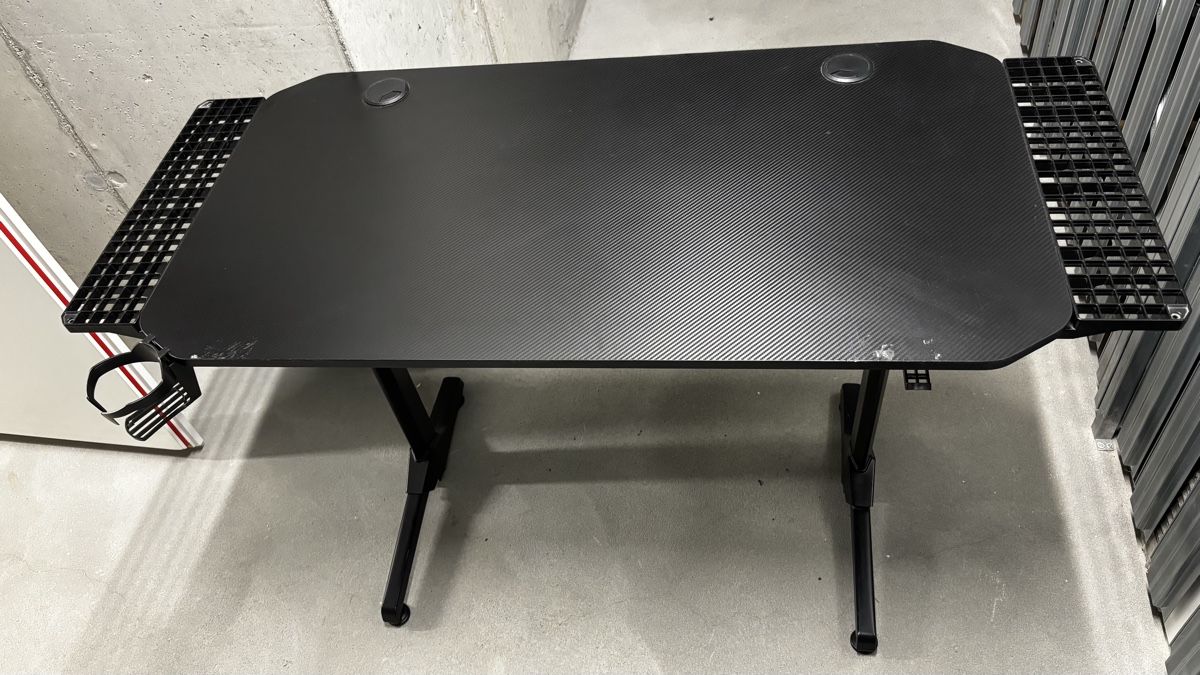 Bureaux: Gaming Tisch – D'occasion à Bülach par BojanaM