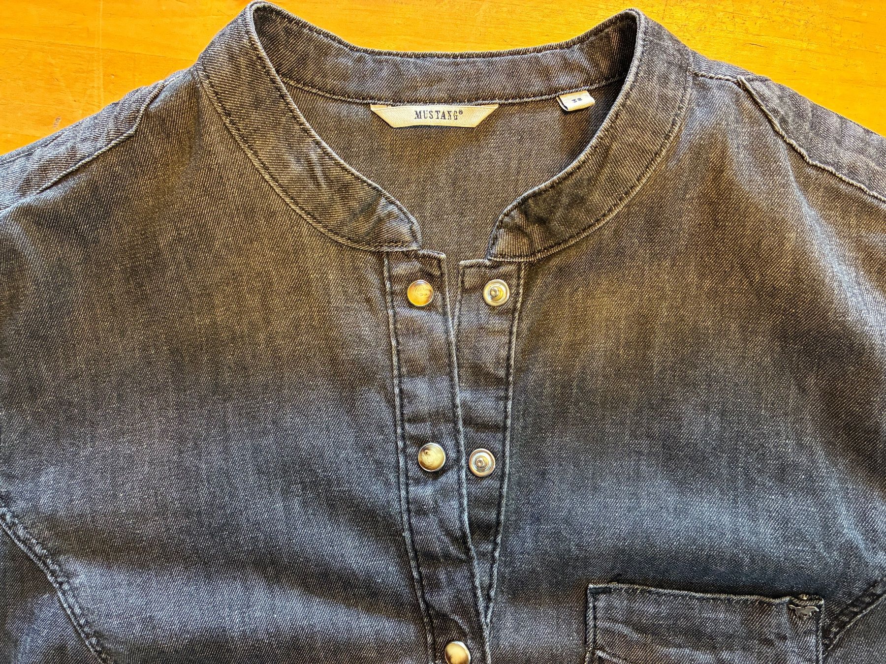 Blusen: Jeanshemd Mustang 38 schwarz/anthrazit – Gebraucht aus Schaffhausen von FannyUsedom