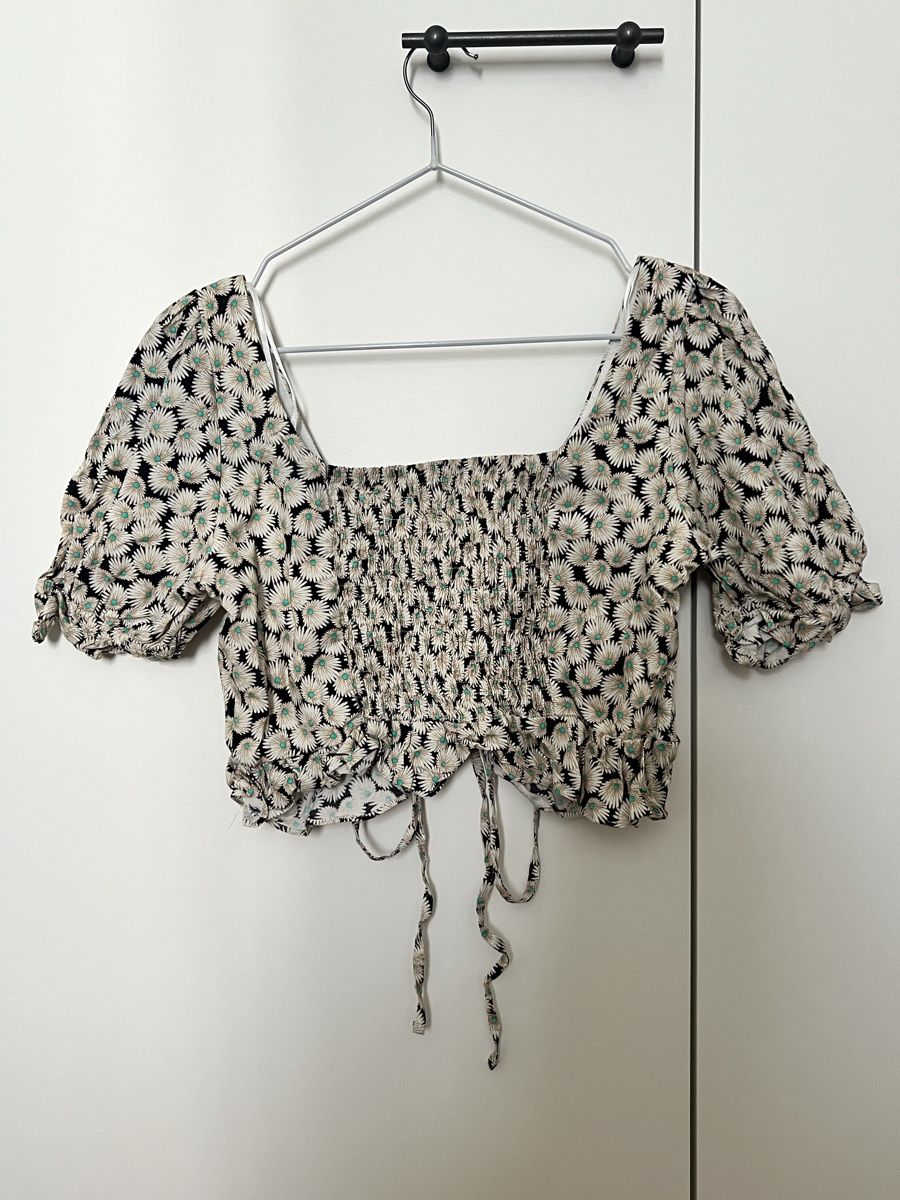Top: Crop Top mit Blumenmuster Gr. M – Usato da Zürich venduto da lexi_alex 2