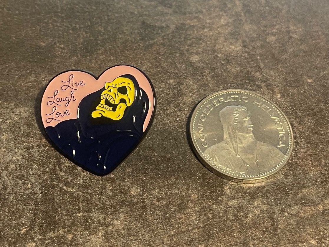 Placchette & Badge: Skeletor Heart Pin – Usato da Biel/Bienne venduto da bas_c8yf 1