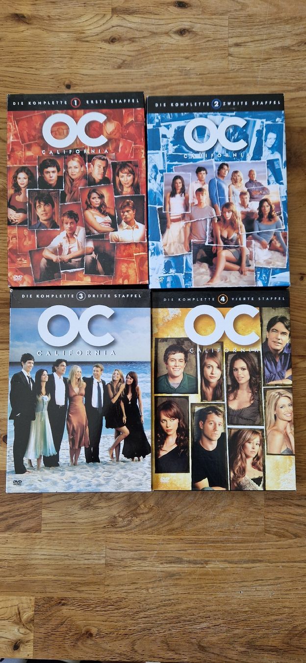 Tutti i DVDs: OC California komplette Staffel 1 -4 – Usato da Spiez venduto da MaNa_MiNi