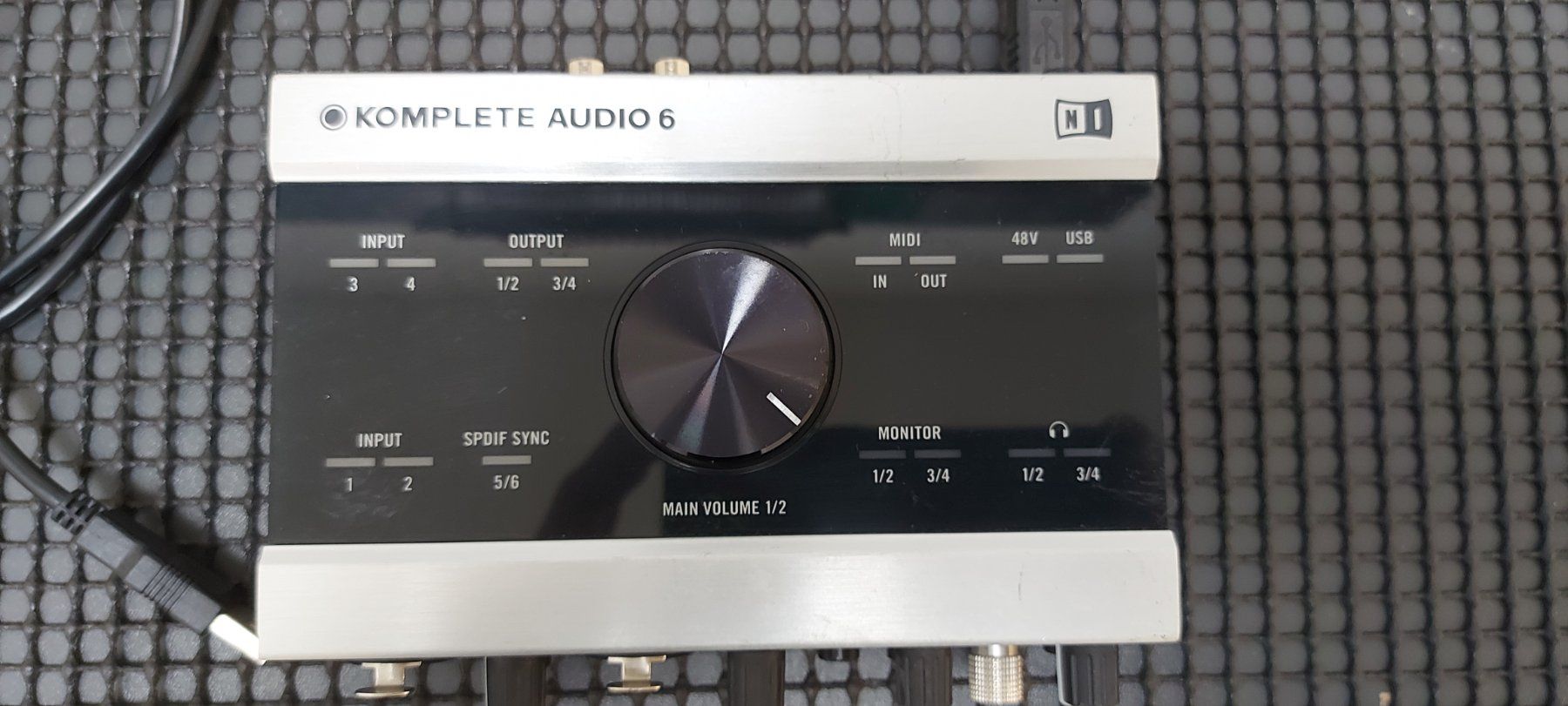 Attrezzatura per studi di registrazione: Native Instruments Komplete Audio 6 USB-Audiointerface – Nuovo (secondo la descrizione) da Glattbrugg venduto da Swissmusik 1