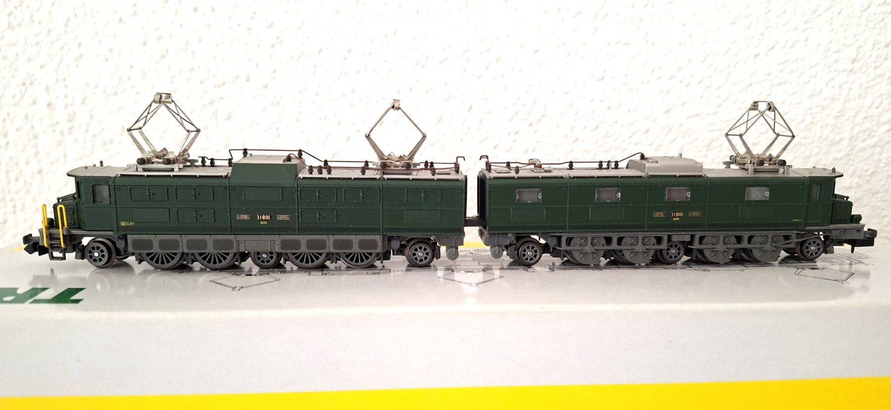 Trix Modellini di ferrovie: Minitrix Ae 8/14 SBB 12426 Analog – Usato da Biberist venduto da Ntrains 3