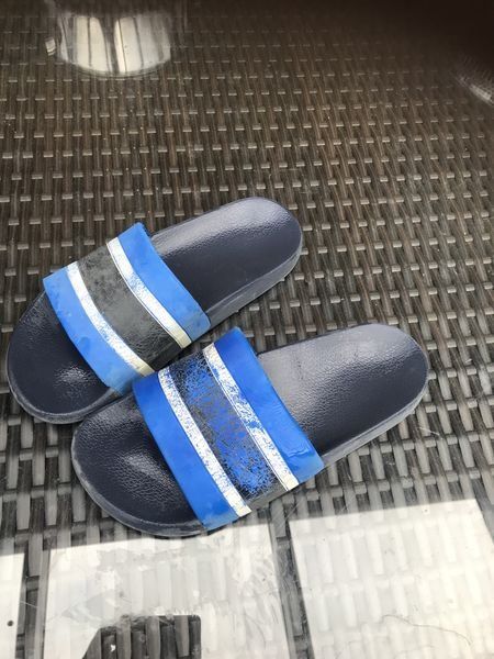 Scarpe per ragazzi: Junge Pantoletten 35/36 – Usato da Bergdietikon venduto da antovale