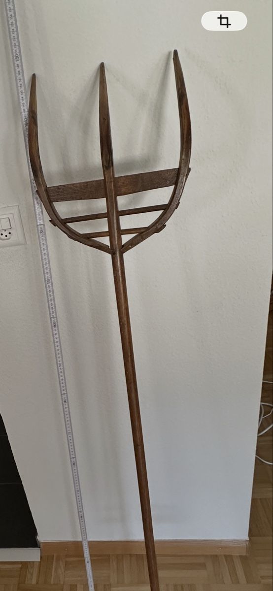 Alle Werkzeuge: Heugabeln und Hand-Drescher, ca. 160 cm – Gebraucht aus Allschwil von Edelweiss007 1