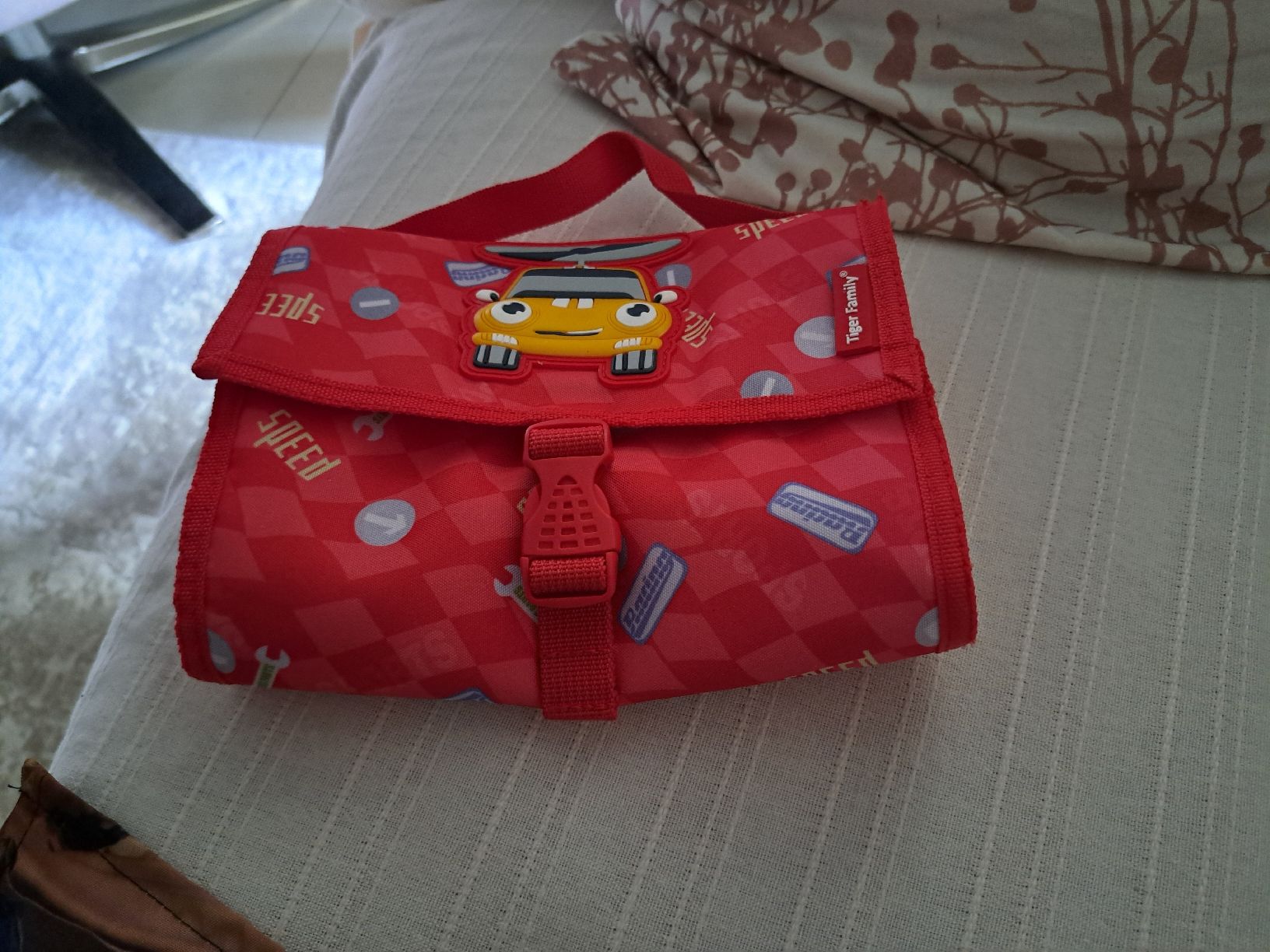 Astucci : Etui Kinder rot mit Auto Motiv neu – Nuovo e nell'imballaggio originale da Solothurn venduto da mar_zmy8