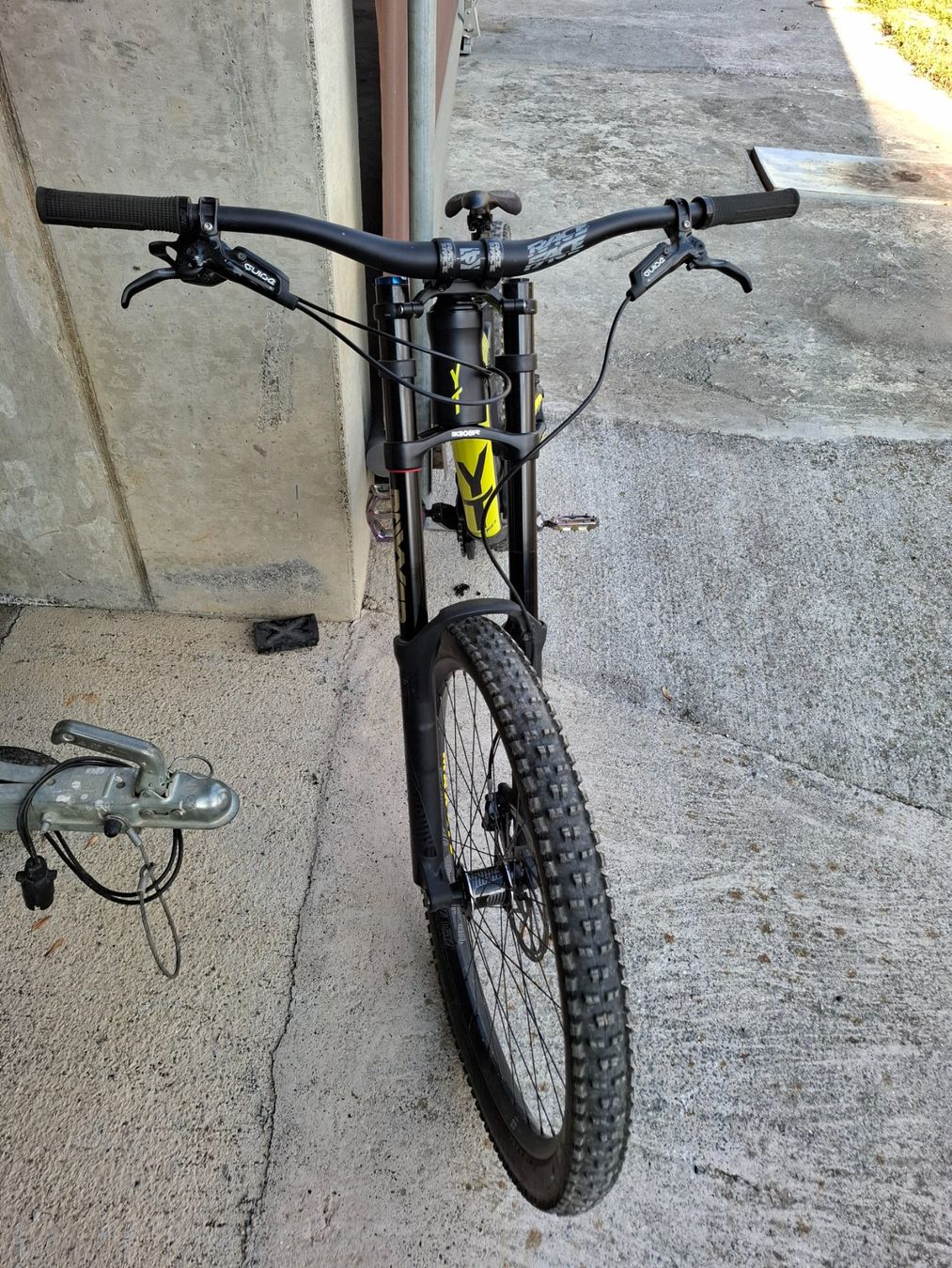 YT Vélos: Downhill Bike – D'occasion à Sargans par fab_9tnq 2
