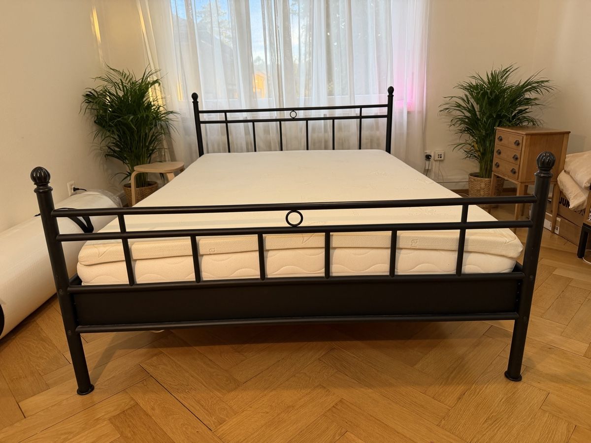Letti: 140×200 Black Metal Bed Frame with Slatted Base – Nuovo (secondo la descrizione) da Zürich venduto da mik_ykn6 2