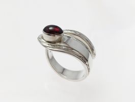 Offener Silberring im Jugendstil aus Silber 925 mit Granat