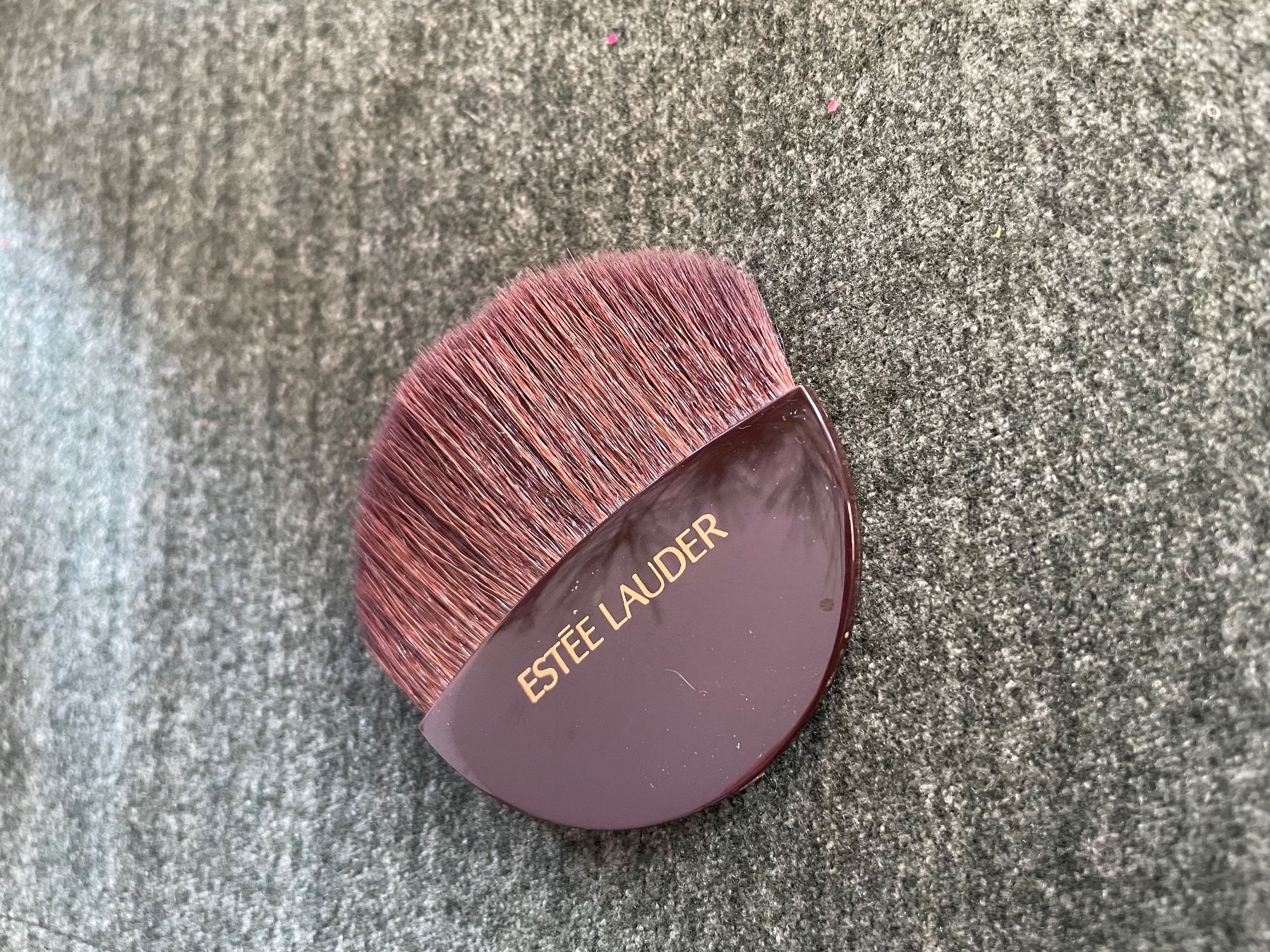 Estée Lauder Make-up: Estee Lauder Puderpinsel, neuwertig – Gebraucht aus Bronschhofen von Sommernacht03