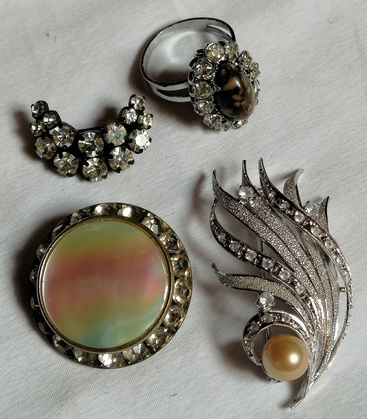 Spille & Fermagli: Modeschmuck 3 Broschen /1 Ring mit Stein – Usato da Oberriet SG venduto da Atir47