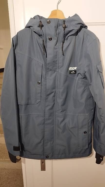 Giacche: Dope Herren Ski/Snowboardjacke Gr. S – Usato da Ennetbürgen venduto da ScubaBaenZ