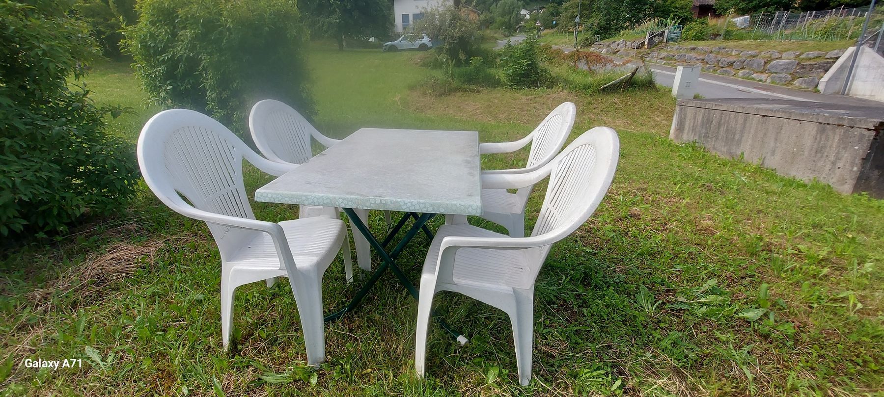 Set di tavolo e panche: Ensemble table et 4 chaises de jardin  – Usato da St-Gingolph venduto da Daillens 6